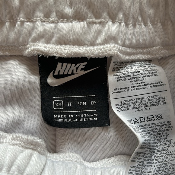 Nike track shorts - Picture 3 of 3